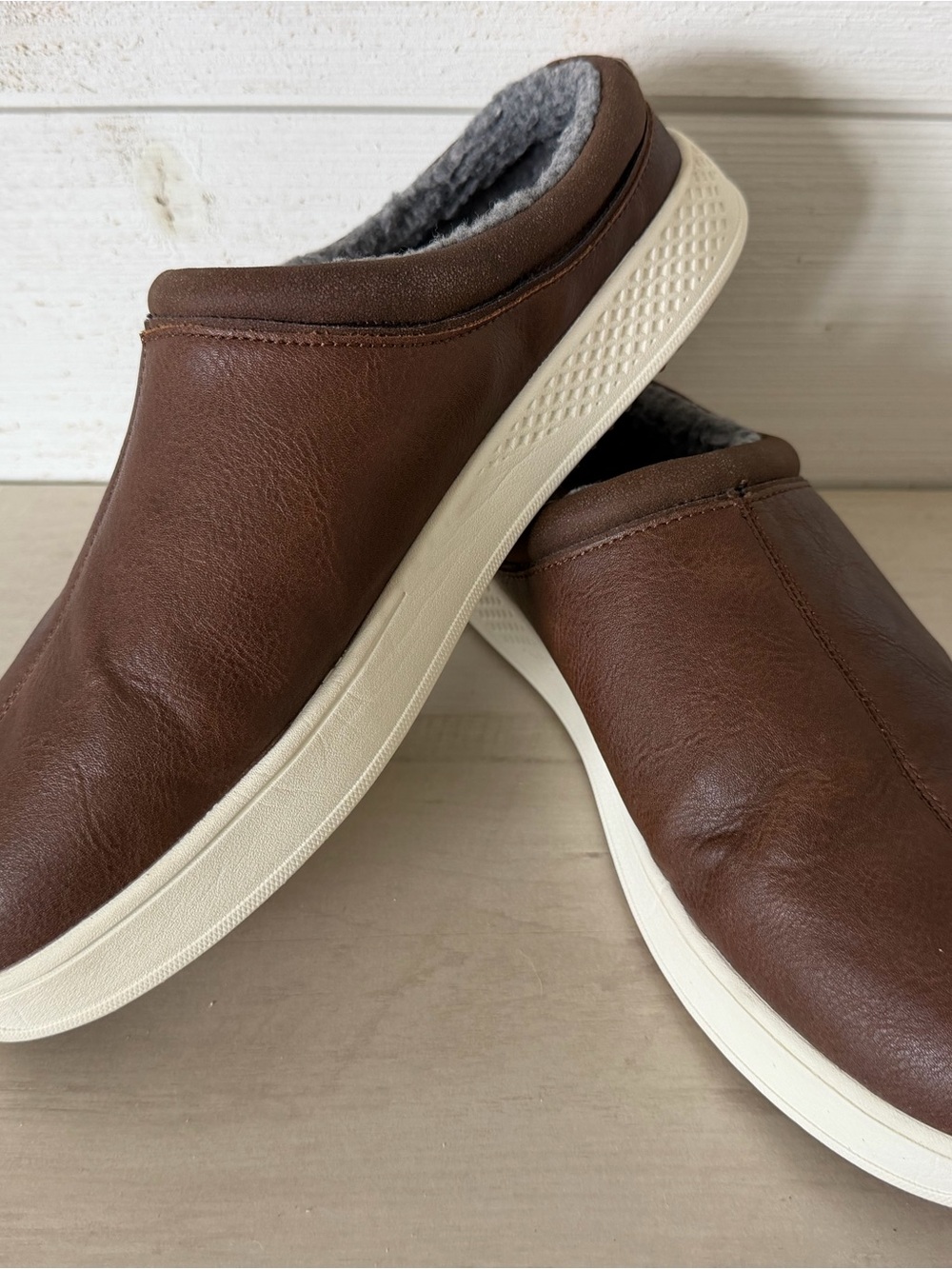 Bullboxer Faux Leather B-52  Faux Fur Lined Clogs Mens 9 Brown Slip On Shoes NEW